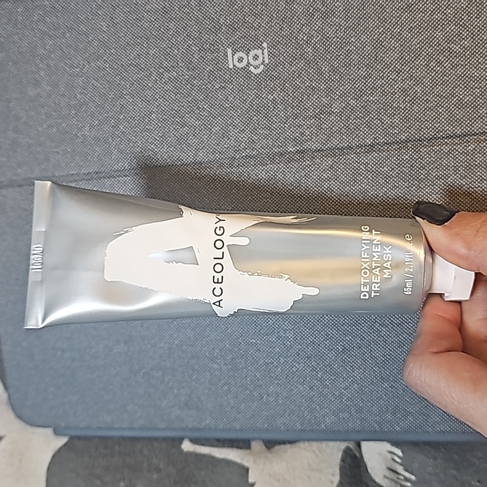 Aceology DETOXIFYING TREATMENT MASK